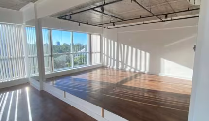 Sala Comercial com 40m²  1 vaga no Bairro Bonfim.