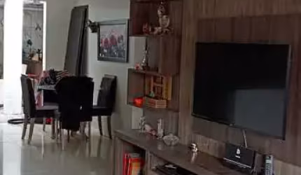 Casa 2 dormitórios , 2 vagas ,2 banheiros no bairro Hípica