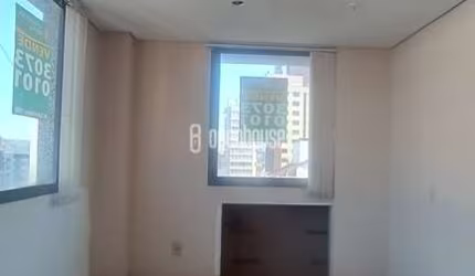 Sala Comercial de 45m² na Av. Carlos Gomes