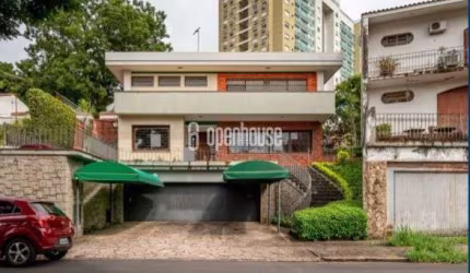 Casa com 4 Quartos- 2 banheiros- Moradia - Excelente -potencial para uma clínica
