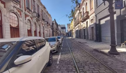 LOCAÇÃO DE ESTABELECIMENTO COMERCIAL NO CENTRO DE SANTOS COM ESCRITÓRIO