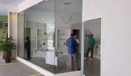 PONTO COMERCIAL PARA CLÍNICA DE ESTÉTICA E SALÃO DE BELEZA MOBILIADO