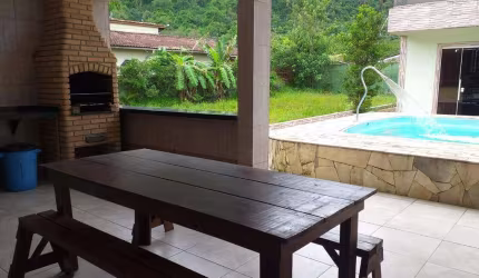 CASA 4 DORMITÓRIOS 4 SUÍTES CHURRASQUEIRA PISCINA 4 VAGAS DE GARAGEM