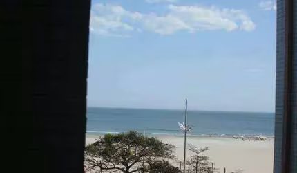APARTAMENTO 1 DORMITÓRIO - 54 m² COM 2 BANHEIROS PRÉDIO FRENTE MAR