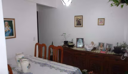 Apartamento com 2 dormitórios no Saboó em Santos/SP