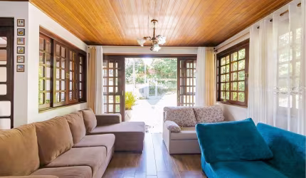 Casa com Terreno Grande em Santa Felicidade