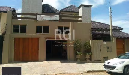 Sobrado para Venda - 232m², 3 dormitórios, sendo 3 suites, 2 vagas - Jardim Amér