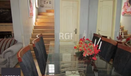 Casa para Venda - 300m², 2 dormitórios, sendo 1 suites, 3 vagas - Belém Novo