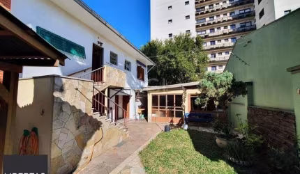 Casa para Venda - 250m², 4 dormitórios, sendo 1 suites, 4 vagas - Centro
