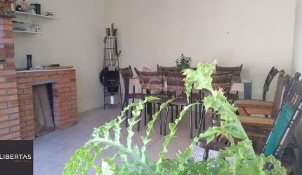 Casa no Centro de Gravatai de 2 dormitórios e vaga