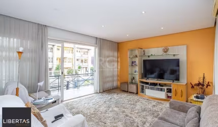 Casa no Jardim Planalto de 3 dormitórios pátio com piscina