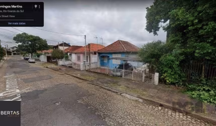 Terreno com 3 casas, no bairro Cristo Redentor, em Porto Alegre, RS.