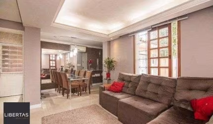 Casa no bairro Camaquã de 4 dormitórios e 2 vagas
