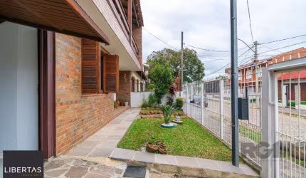 Casa no Jardim Ipu com 5 dormitórios e 2 vagas e piscina