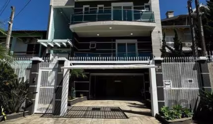 Casa de altíssimo padrão na zona norte de Porto Alegre.