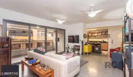 Apartamento no bairro Tristeza de 3 dormitórios e 2 vagas