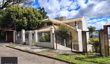 Casa sobrado com 300m² na Vila Nova de 3 dormitórios e 4 vagas