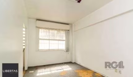 Apartamento de 1 dormitório, Centro Histórico desocupado
