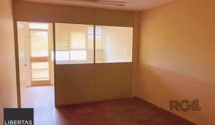 Sala / Conjunto comercial no Partenon com 32m² desocupada fundos
