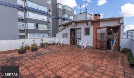 Cobertura no bairro Petrópolis de 3 dormitórios terraço e 2 vagas