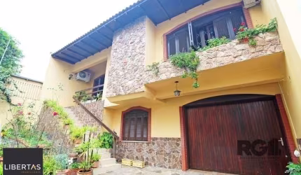 Excelente casa de 154m² com 3 dormitórios e 2 vagas.