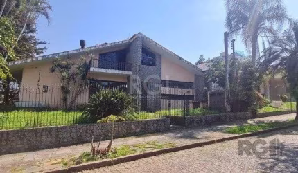 Casa para Venda - 400m², 4 dormitórios, sendo 1 suites, 4 vagas - Jardim Lindóia