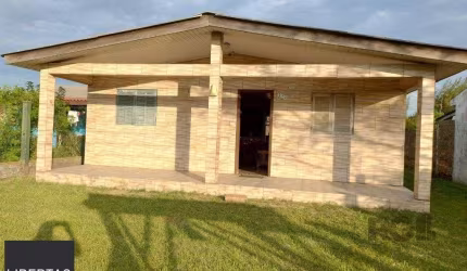 Casa em Cidreira de 3 dormitórios próximo do mar