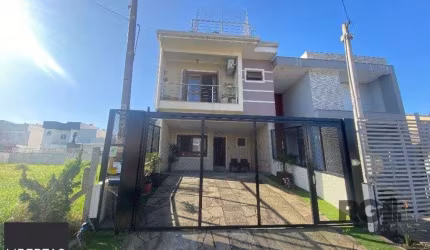 Casa sobrado na Hipica de 3 dormitórios e 2 vagas