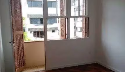 Apartamento de 2 dormitórios com sacada