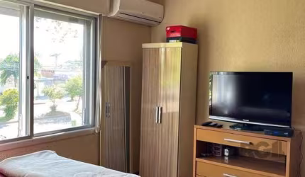 Apartamento com 2 quartos, vaga de garagem, lavabo, no bairro Cristal, Porto Ale