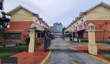 Casa 3 Dormitórios / Suíte / Vaga Coberta / Bairro Camaquã