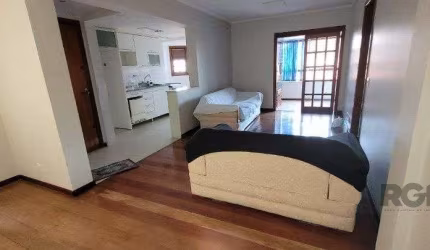 Apartamento de 2 dormitórios grande com suite, sacada fechada com churrasqueira,