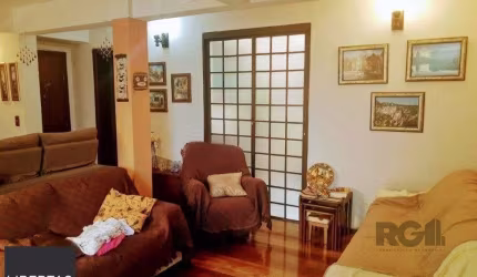 Casa com 3 dormitórios no bairro Tristeza