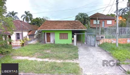 Casa com 161,25m², 3 dormitórios, 4 vagas no bairro Belém Novo