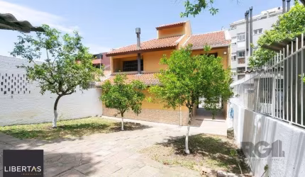 Casa com 5 dormitórios no bairro Jardim Carvalho