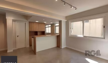 Apartamento semi mobiliado, 67m², 2 dormitórios, 1 vaga no bairro Petrópolis