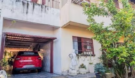 Sobrado de 215m² - 4 dormitórios, 5 vagas no bairro Passo das Pedras