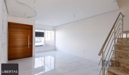 Ótimo sobrado que possui 4 dormitórios sendo 4 suítes.