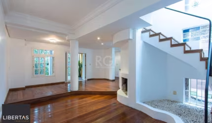 Sobrado com 300m² à venda, 3 quartos, 1 suite, 2 vagas - Bairro Espírito Santo