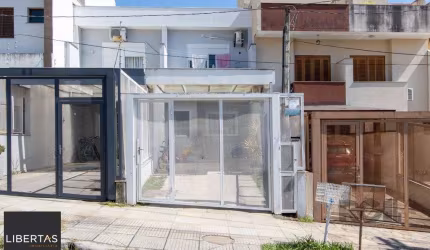 Casa 2 dormitórios à venda Guarujá Porto Alegre/RS