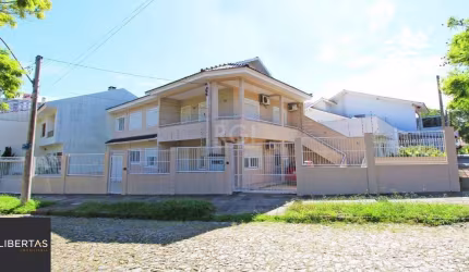 Casa térrea de 2 dormitórios e 3 vagas de garagem na Vila Ipiranga em Porto Aleg
