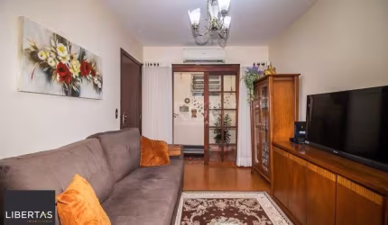 Casa de 289m² - 3 dormitórios, 1 suíte, 4 salas, churrasqueira, pátio e 4 vagas