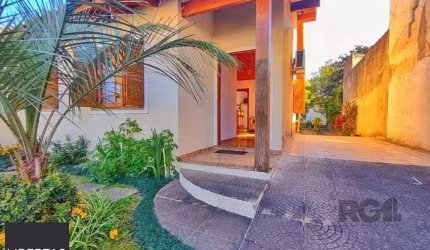 Casa de 3 dormitórios, bairro São Sebastião