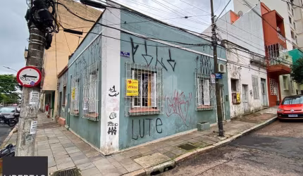Casa de esquina com 64m², próximo ao Cais Embarcadero
