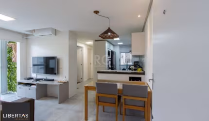 Apartamento diferenciado,  excelente acabamento e decoração interna,  com aproxi