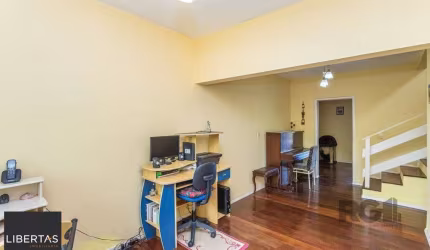 Casa com 3 Quartos à Venda, 293 m² por R$ 650.000