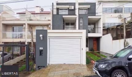 casa possui 3 suítes, 2 com closet