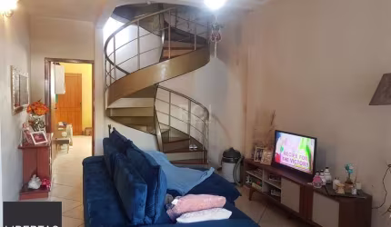 Casa para Venda - 300m², 4 dormitórios, sendo 1 suites, 2 vagas - Glória