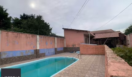 Casa para Venda - 318m², 3 dormitórios, Piscina, Bairro Guarujá