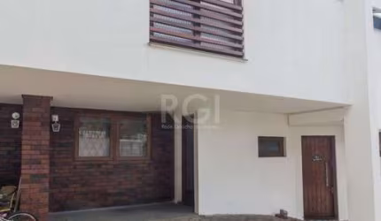 Casa em condomínio com 3 dormitórios, churrasqueira e 1 vaga de garagem no bairr